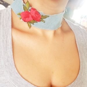 🌹3x$20 Floral Patch Choker Necklace 🌹
